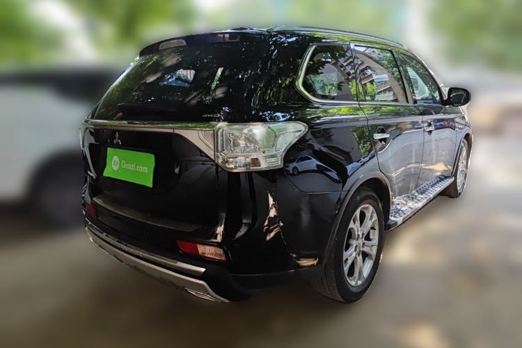 Used Mitsubishi Outlander 2014 2.4L 4x4 Deluxe Value Edition 5 Seats Rear Right 45 Deg