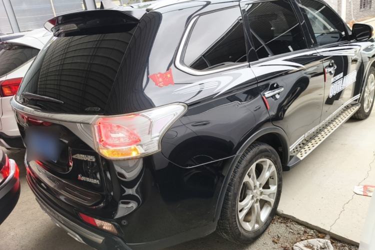 Used Mitsubishi Outlander 2014 2.4L 4x4 Deluxe Value Edition 5 Seats Rear Right 45 Deg