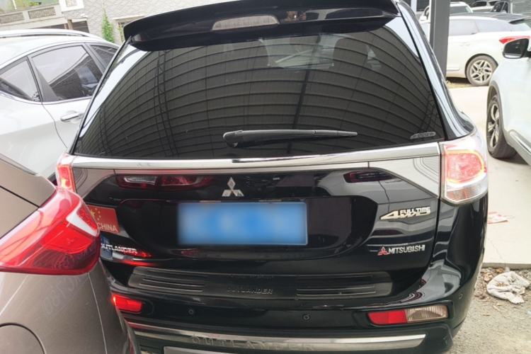 Used Mitsubishi Outlander 2014 2.4L 4x4 Deluxe Value Edition 5 Seats Rear