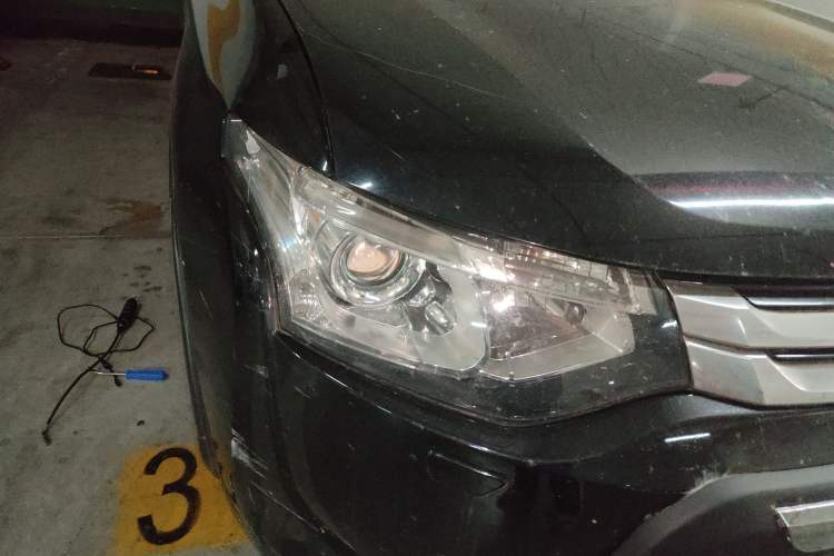Used Mitsubishi Outlander 2014 2.4L 4x4 Deluxe Value Edition 7 Seats Right Front Headlight