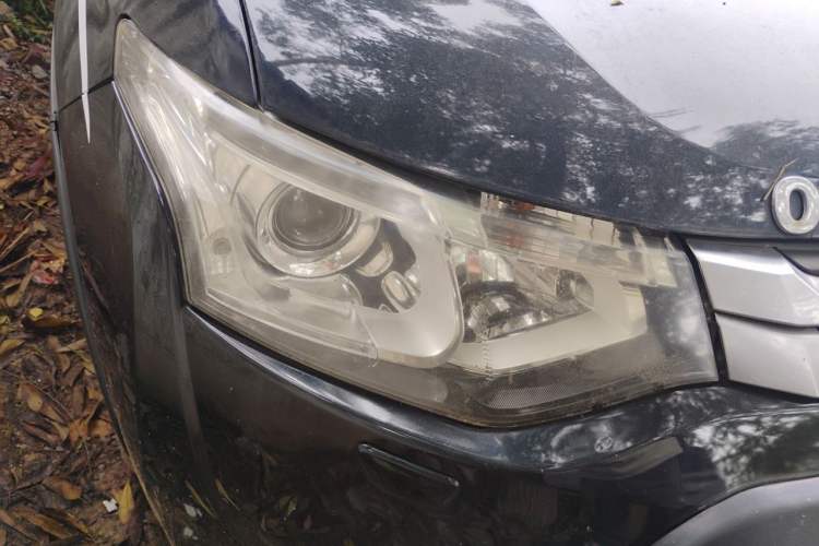 Used Mitsubishi Outlander 2014 2.4L 4x4 Deluxe Value Edition 5 Seats Right Front Headlight