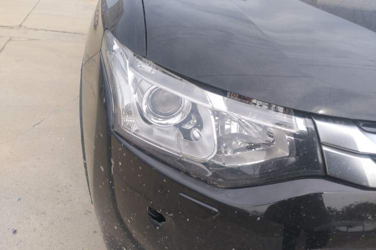 Used Mitsubishi Outlander 2014 2.4L 4x4 Deluxe Value Edition 5 Seats Right Front Headlight