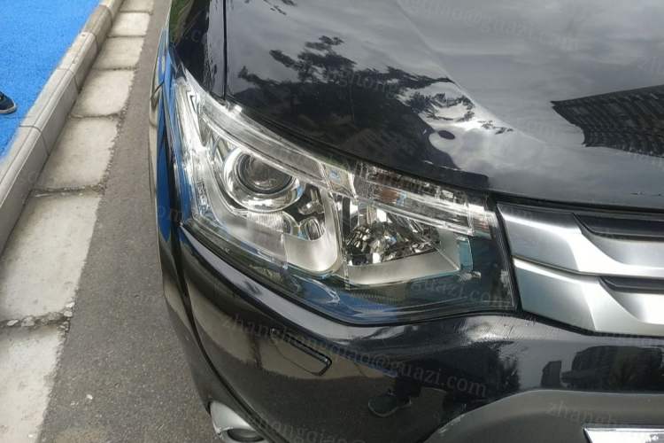 Used Mitsubishi Outlander 2014 2.4L 4x4 Deluxe Value Edition 7 Seats Right Front Headlight