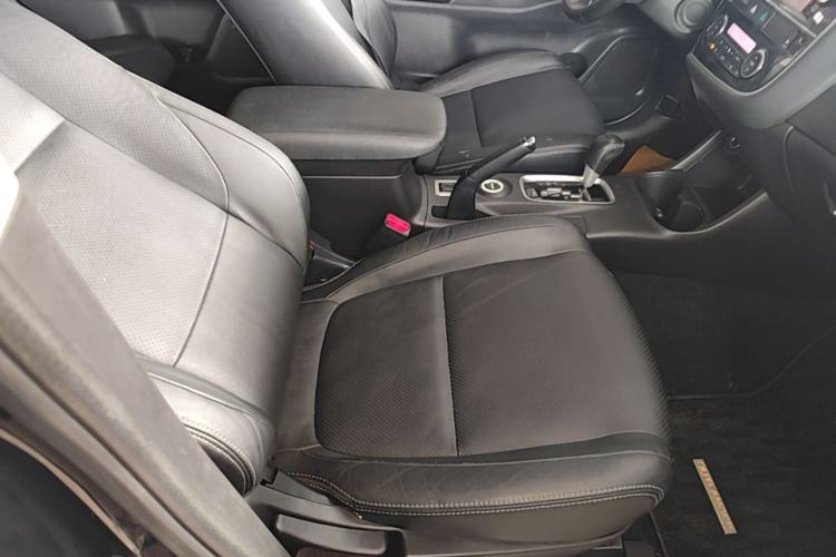 Used Mitsubishi Outlander 2014 2.4L 4x4 Deluxe Value Edition 5 Seats Right Front Seat