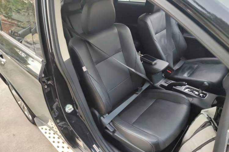 Used Mitsubishi Outlander 2014 2.4L 4x4 Deluxe Value Edition 7 Seats Right Front Seat