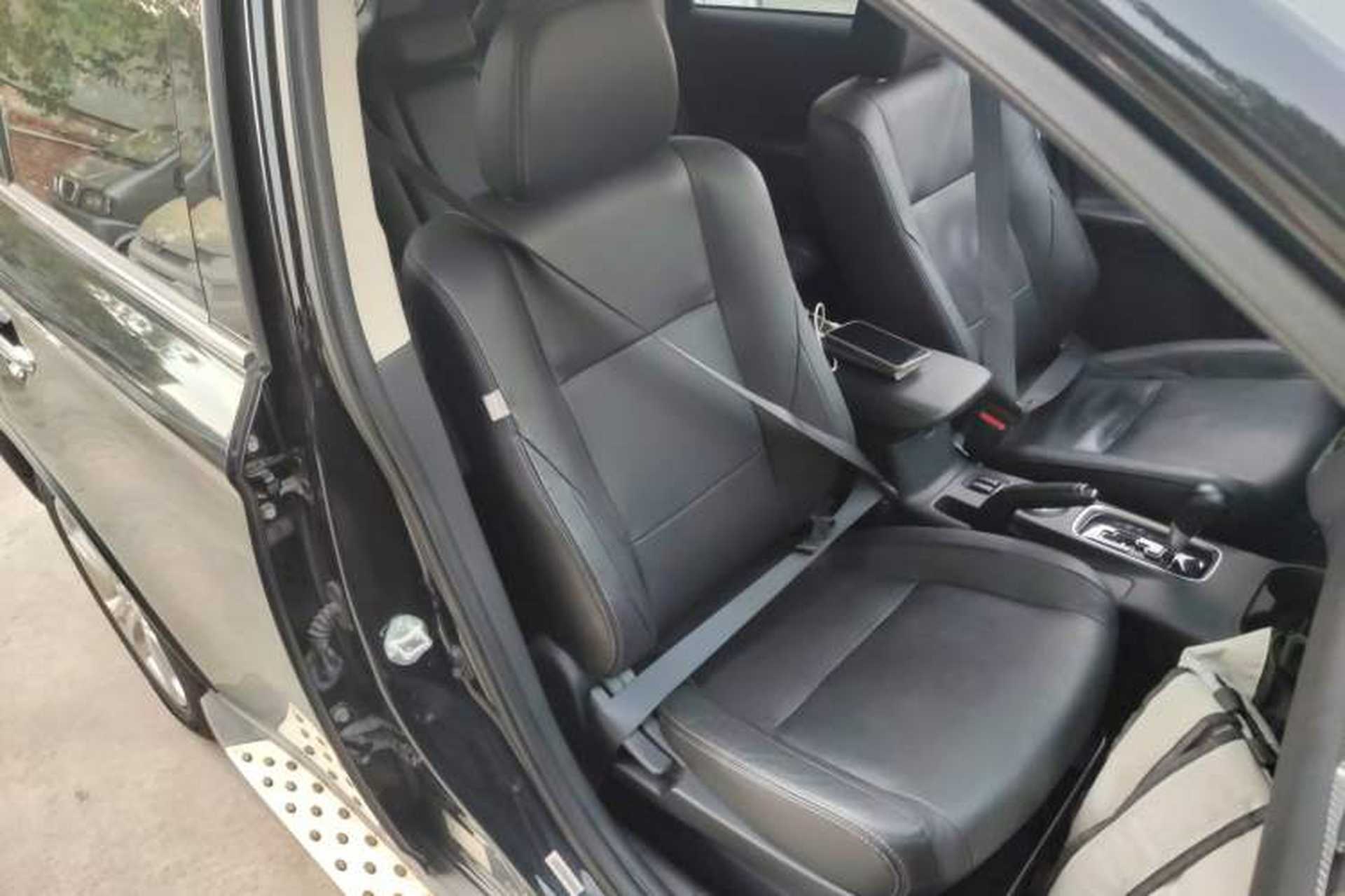 Used Mitsubishi Outlander 2014 2.4L 4x4 Deluxe Value Edition 7 Seats Right Front Seat