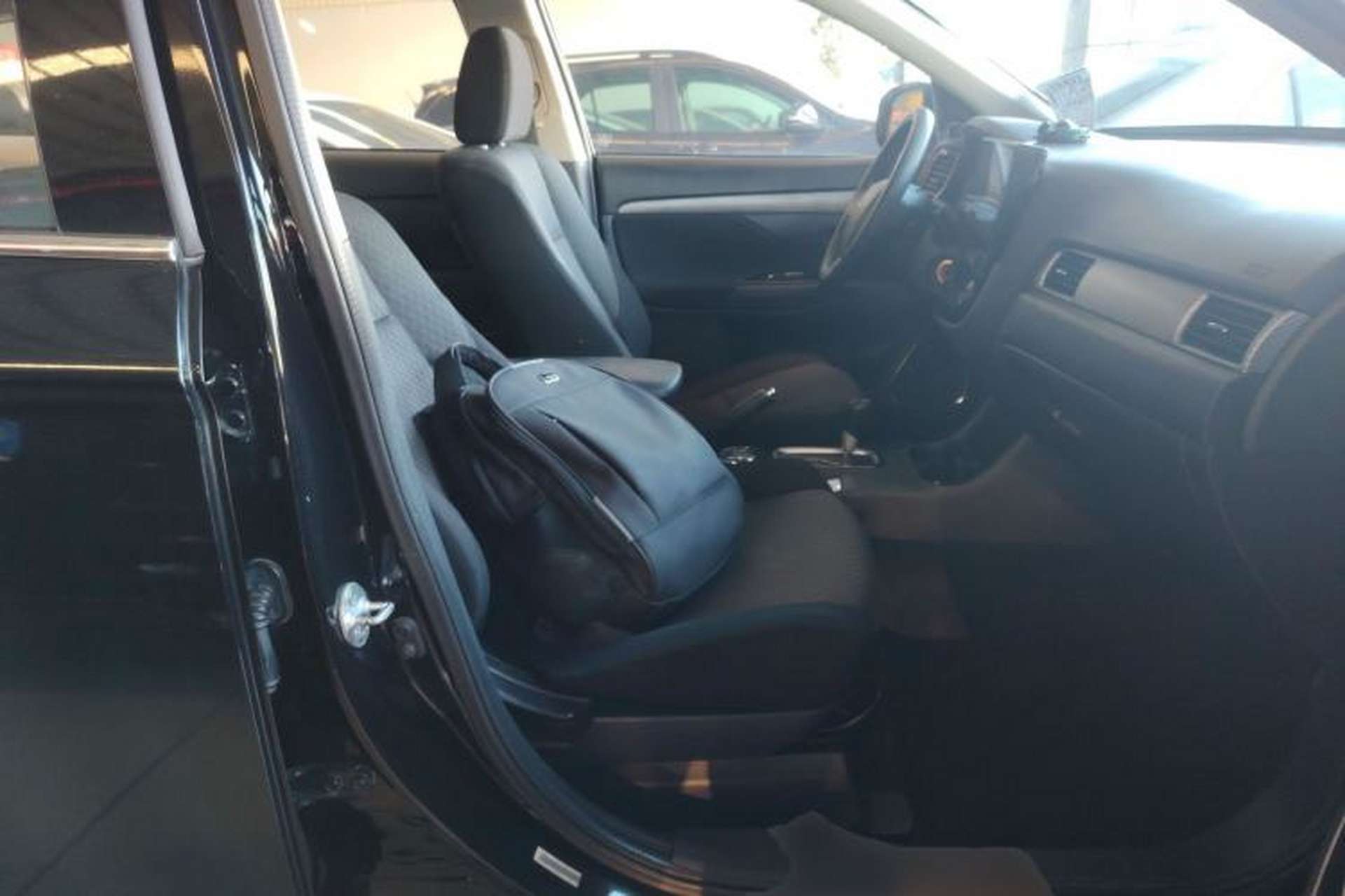 Used Mitsubishi Outlander 2014 2.0L Two-Wheel Drive Sport Value Edition 5 Seats Right Front Seat