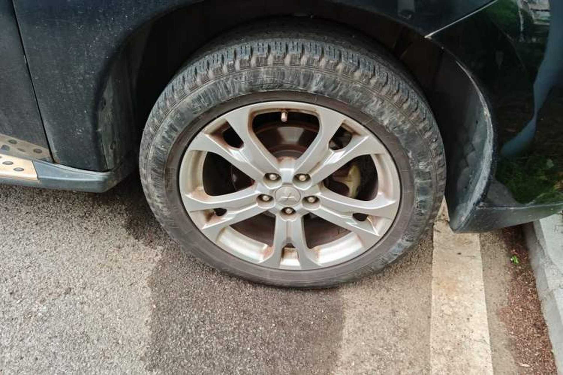 Used Mitsubishi Outlander 2014 2.4L 4x4 Deluxe Value Edition 5 Seats Right Front Wheel Hub