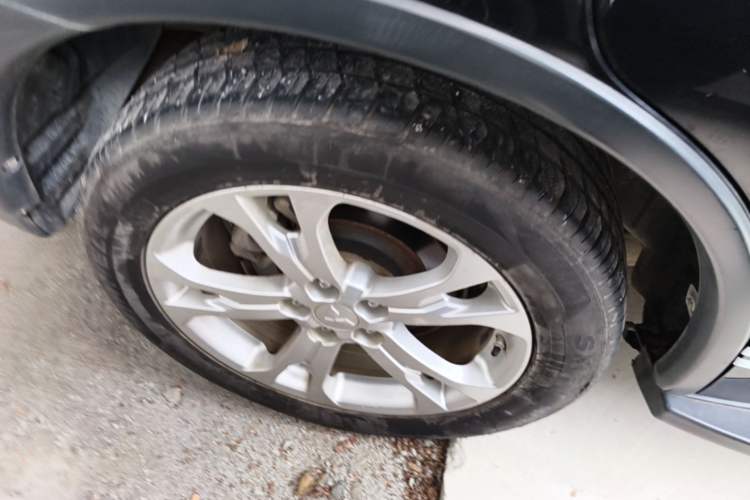 Used Mitsubishi Outlander 2014 2.4L 4x4 Deluxe Value Edition 5 Seats Right Rear Wheel Hub