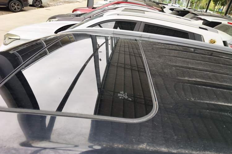 Used Mitsubishi Outlander 2014 2.4L 4x4 Deluxe Value Edition 5 Seats Roof