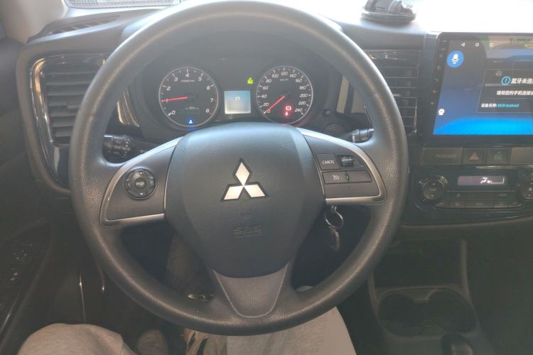 Used Mitsubishi Outlander 2014 2.0L Two-Wheel Drive Sport Value Edition 5 Seats Steering Wheel