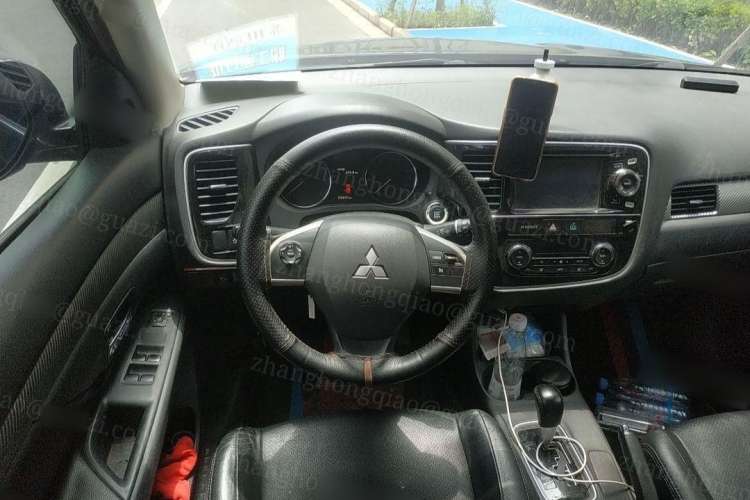 Used Mitsubishi Outlander 2014 2.4L 4x4 Deluxe Value Edition 7 Seats Steering Wheel