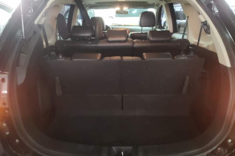 Used Mitsubishi Outlander 2014 2.4L 4x4 Deluxe Value Edition 7 Seats Trunk