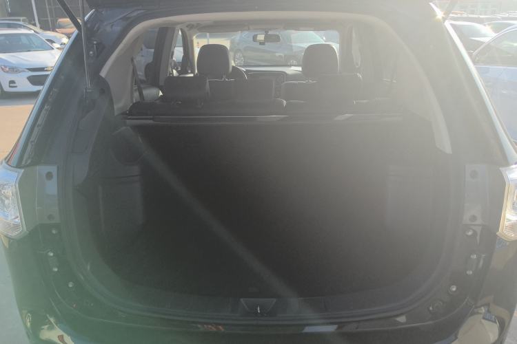 Used Mitsubishi Outlander 2014 2.4L 4x4 Deluxe Value Edition 5 Seats Trunk