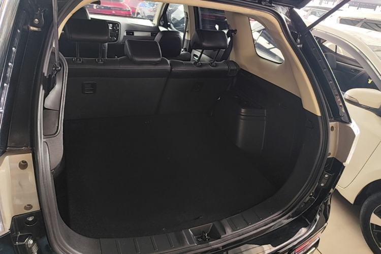 Used Mitsubishi Outlander 2014 2.4L 4x4 Deluxe Value Edition 5 Seats Trunk