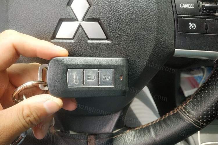 Used Mitsubishi Outlander 2014 2.4L 4x4 Deluxe Value Edition 7 Seats Vehicle Key