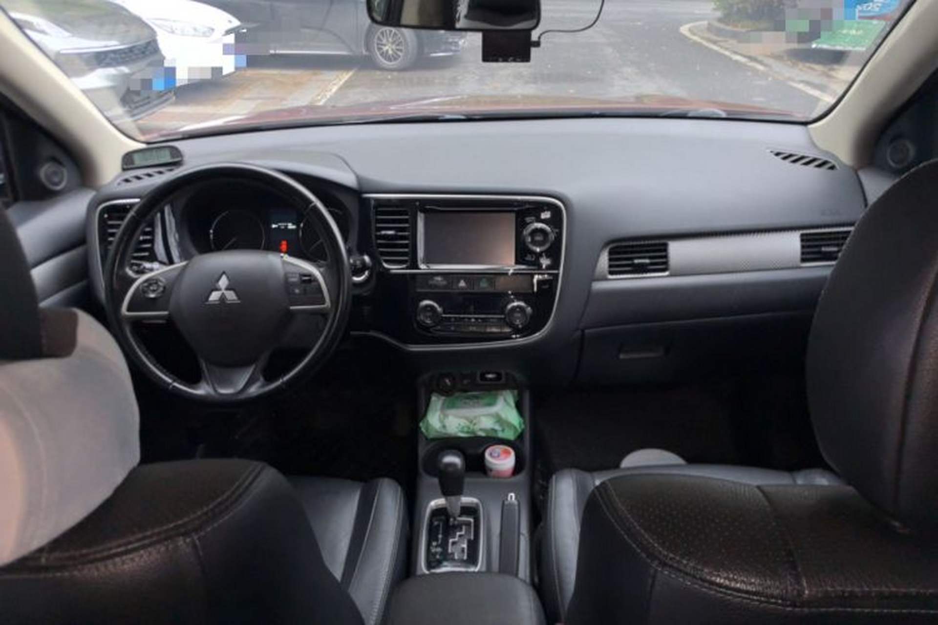 Used Mitsubishi Outlander 2014 2.4L 4x4 Deluxe Value Edition 5 Seats Center Console