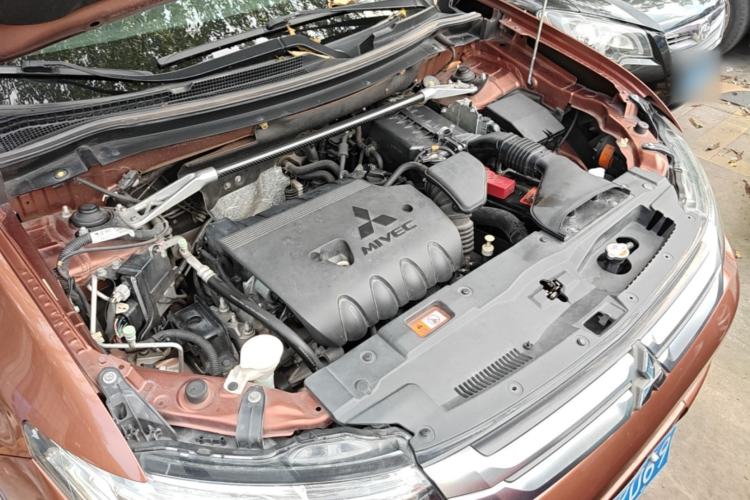 Used Mitsubishi Outlander 2014 2.4L 4x4 Deluxe Value Edition 5 Seats Engine Bay