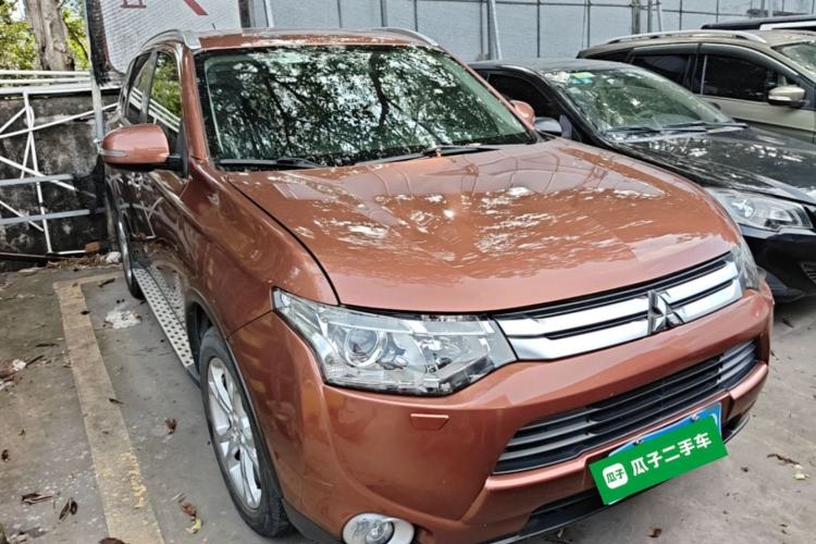 Used Mitsubishi Outlander 2014 2.4L 4x4 Deluxe Value Edition 5 Seats Exterior 1