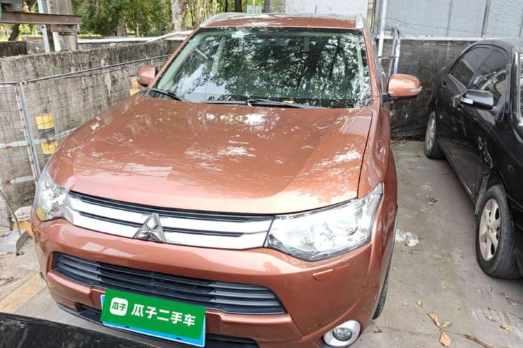 Used Mitsubishi Outlander 2014 2.4L 4x4 Deluxe Value Edition 5 Seats Front