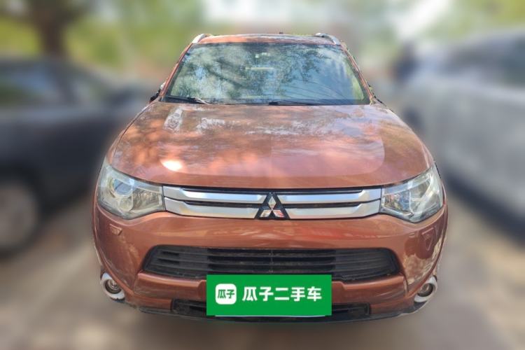 Used Mitsubishi Outlander 2014 2.4L 4x4 Deluxe Value Edition 7 Seats Front