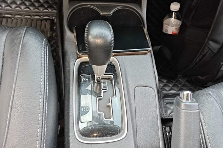 Used Mitsubishi Outlander 2014 2.4L 4x4 Deluxe Value Edition 5 Seats Gear Lever
