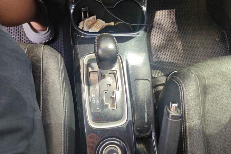 Used Mitsubishi Outlander 2014 2.4L 4x4 Deluxe Value Edition 7 Seats Gear Lever