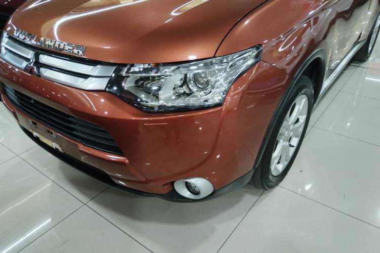 Used Mitsubishi Outlander 2014 2.4L 4x4 Deluxe Value Edition 5 Seats Left Front Headlight