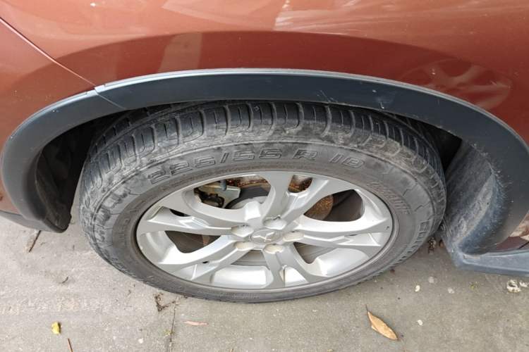 Used Mitsubishi Outlander 2014 2.4L 4x4 Deluxe Value Edition 5 Seats Left Front Wheel Hub