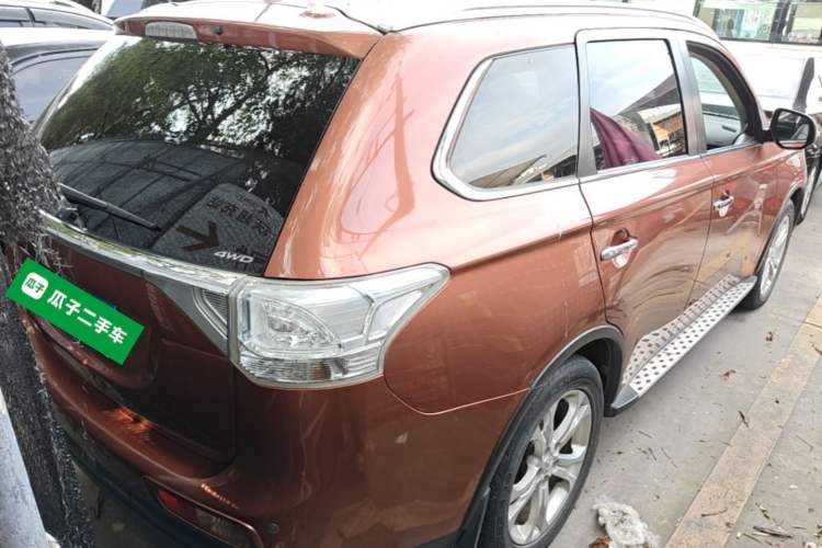 Used Mitsubishi Outlander 2014 2.4L 4x4 Deluxe Value Edition 5 Seats Rear