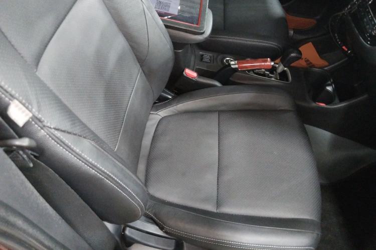 Used Mitsubishi Outlander 2014 2.4L 4x4 Deluxe Value Edition 5 Seats Right Front Seat
