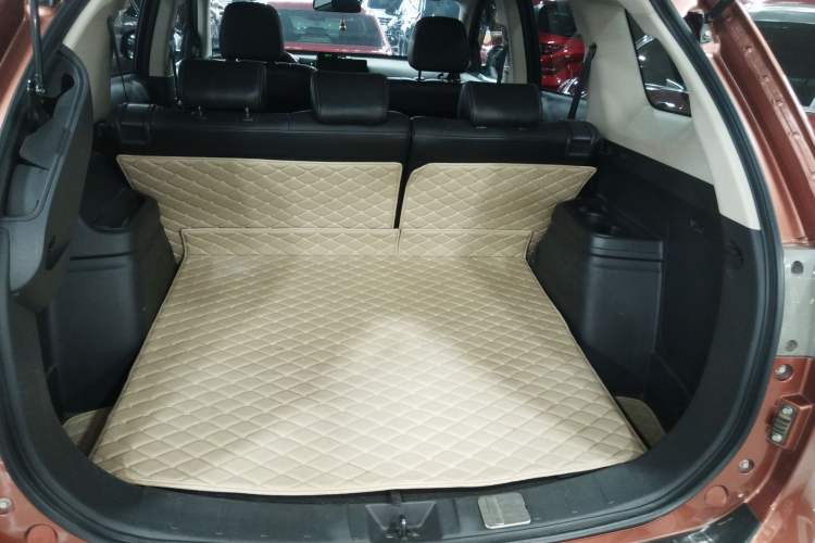 Used Mitsubishi Outlander 2014 2.4L 4x4 Deluxe Value Edition 5 Seats Trunk