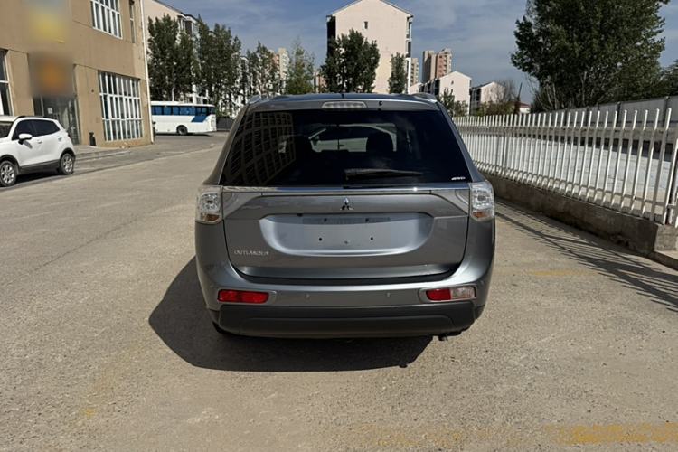 Used Mitsubishi Outlander 2014 2.4L 4x4 Deluxe Value Edition 5 Seats Exterior 2