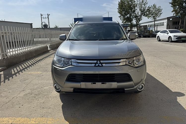 Used Mitsubishi Outlander 2014 2.4L 4x4 Deluxe Value Edition 5 Seats Exterior 6
