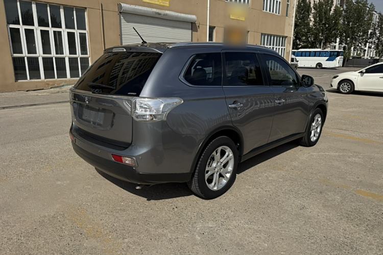 Used Mitsubishi Outlander 2014 2.4L 4x4 Deluxe Value Edition 5 Seats Exterior 7