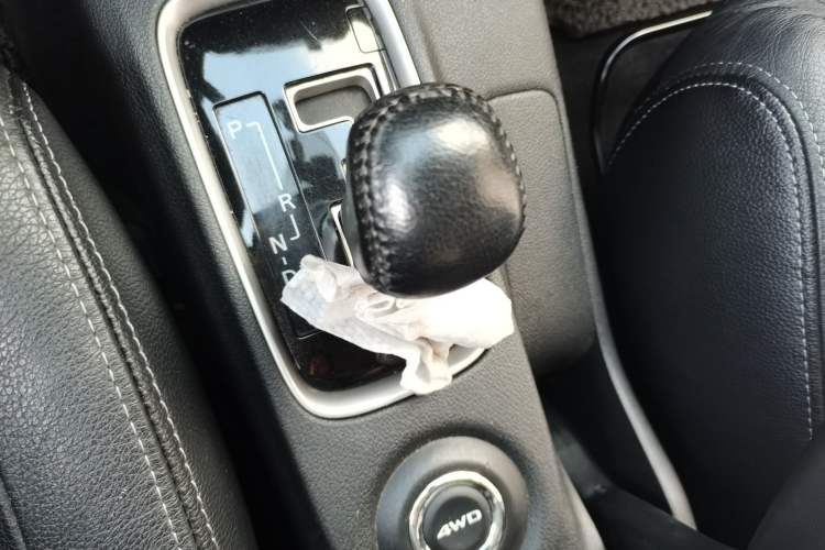 Used Mitsubishi Outlander 2014 2.4L 4x4 Deluxe Value Edition 5 Seats Gear Lever