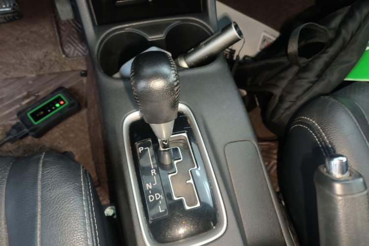 Used Mitsubishi Outlander 2014 2.4L 4x4 Deluxe Value Edition 7 Seats Gear Lever