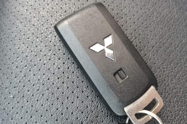 Used Mitsubishi Outlander 2014 2.4L 4x4 Deluxe Value Edition 5 Seats Interior 1