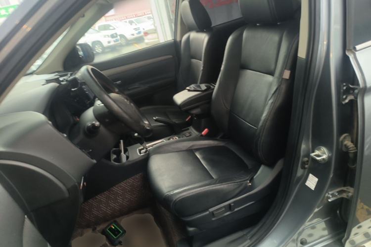 Used Mitsubishi Outlander 2014 2.4L 4x4 Deluxe Value Edition 7 Seats Left Front Seat