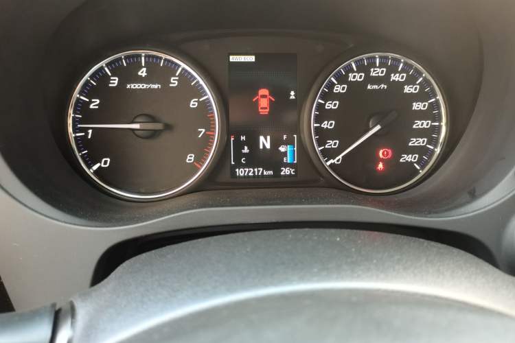 Used Mitsubishi Outlander 2014 2.4L 4x4 Deluxe Value Edition 5 Seats Odometer Close Up