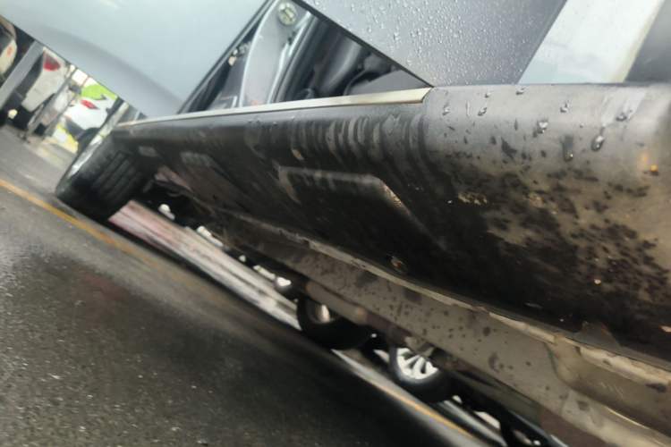 Used Mitsubishi Outlander 2014 2.4L 4x4 Deluxe Value Edition 7 Seats Right Side Sill
