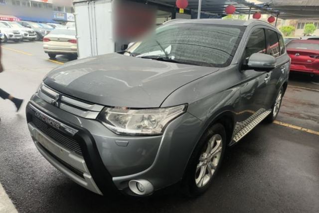 Used Mitsubishi Outlander 2014 2.4L 4x4 Deluxe Value Edition 7 Seats
