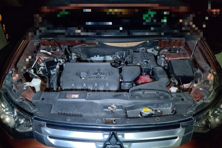 Used Mitsubishi Outlander 2014 2.4L 4x4 Deluxe Value Edition 5 Seats Engine Bay