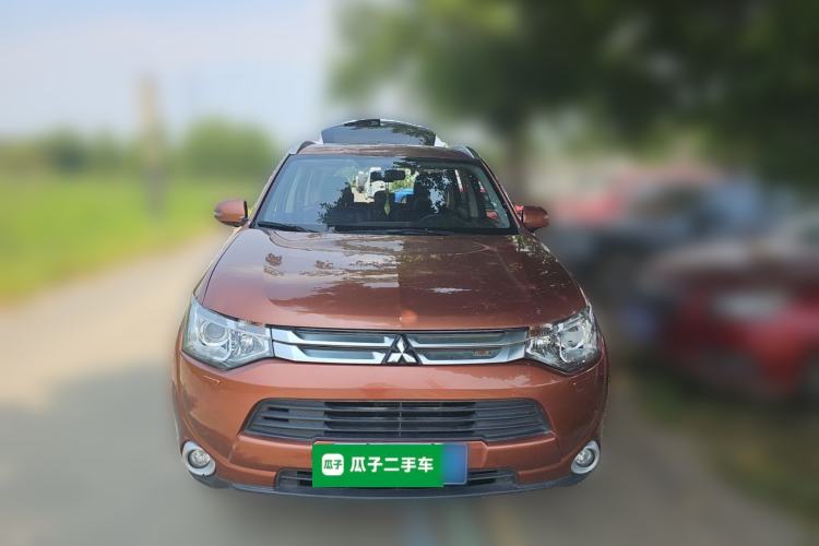 Used Mitsubishi Outlander 2014 2.4L 4x4 Deluxe Value Edition 5 Seats Front