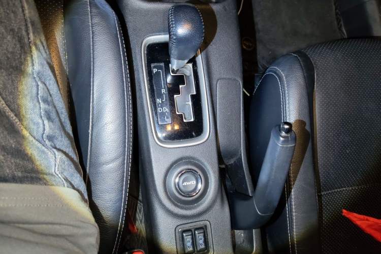 Used Mitsubishi Outlander 2014 2.4L 4x4 Deluxe Value Edition 5 Seats Gear Lever