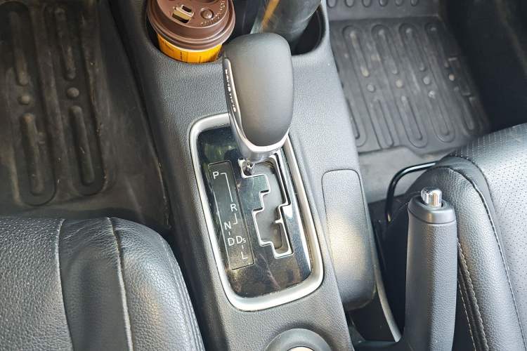 Used Mitsubishi Outlander 2014 2.4L 4x4 Deluxe Value Edition 5 Seats Gear Lever
