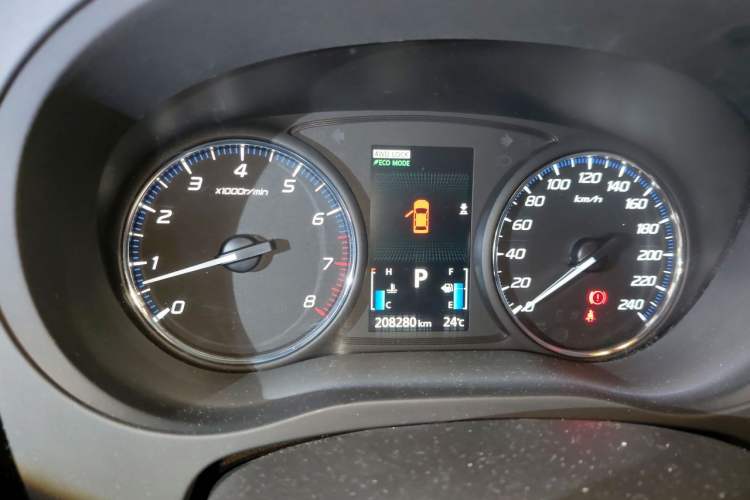 Used Mitsubishi Outlander 2014 2.4L 4x4 Deluxe Value Edition 5 Seats Instrument Cluster