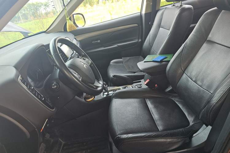 Used Mitsubishi Outlander 2014 2.4L 4x4 Deluxe Value Edition 5 Seats Left Front Seat