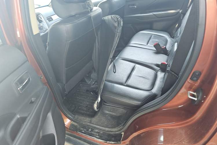 Used Mitsubishi Outlander 2014 2.4L 4x4 Deluxe Value Edition 5 Seats Left Rear Seat