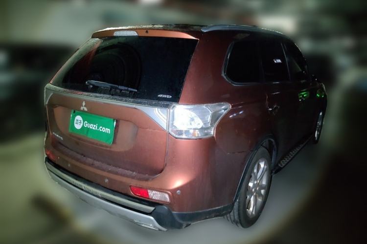 Used Mitsubishi Outlander 2014 2.4L 4x4 Deluxe Value Edition 5 Seats Rear Right 45 Deg